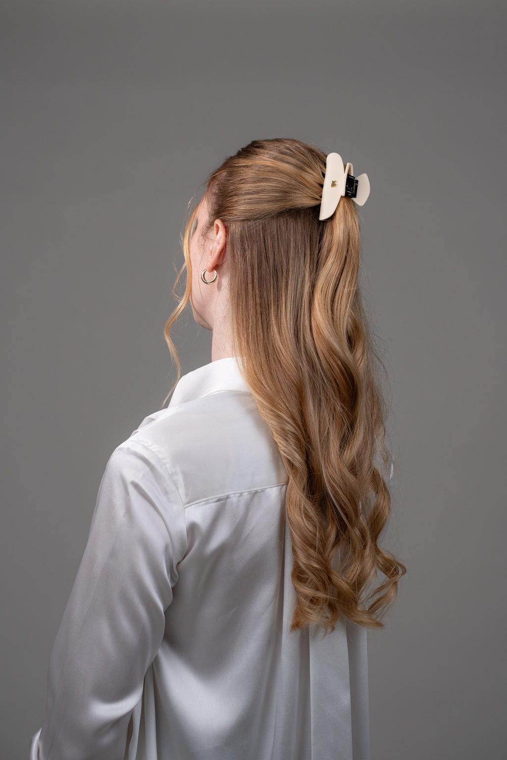 The Signature Claw - Emblem Edition, Petite Off-White