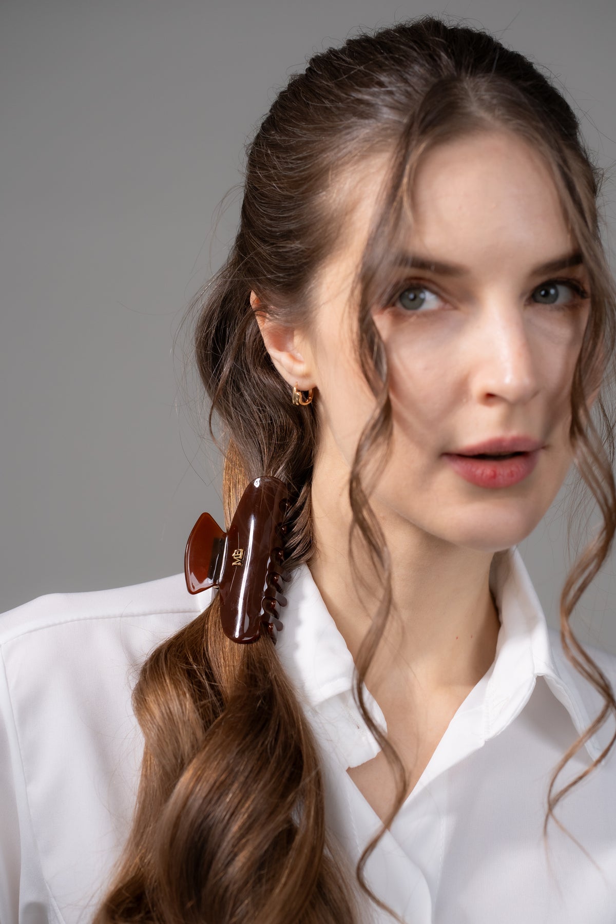 The Signature Claw - Emblem Edition, Petite Bordeaux Brown