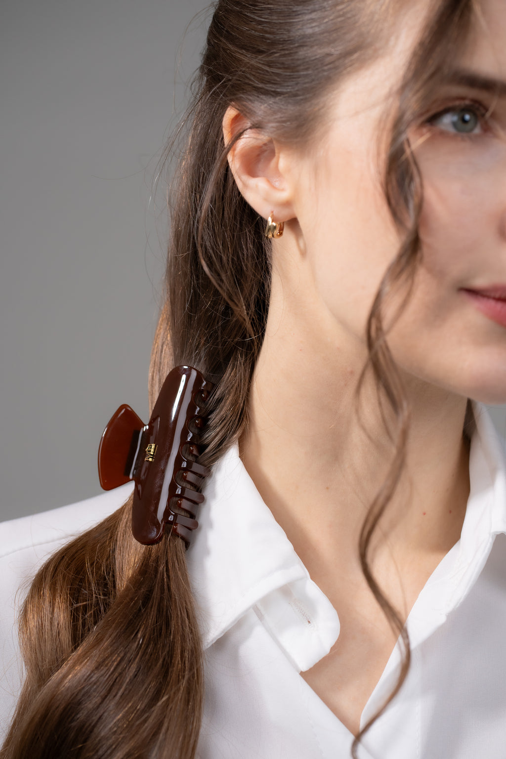 The Signature Claw - Emblem Edition, Petite Bordeaux Brown
