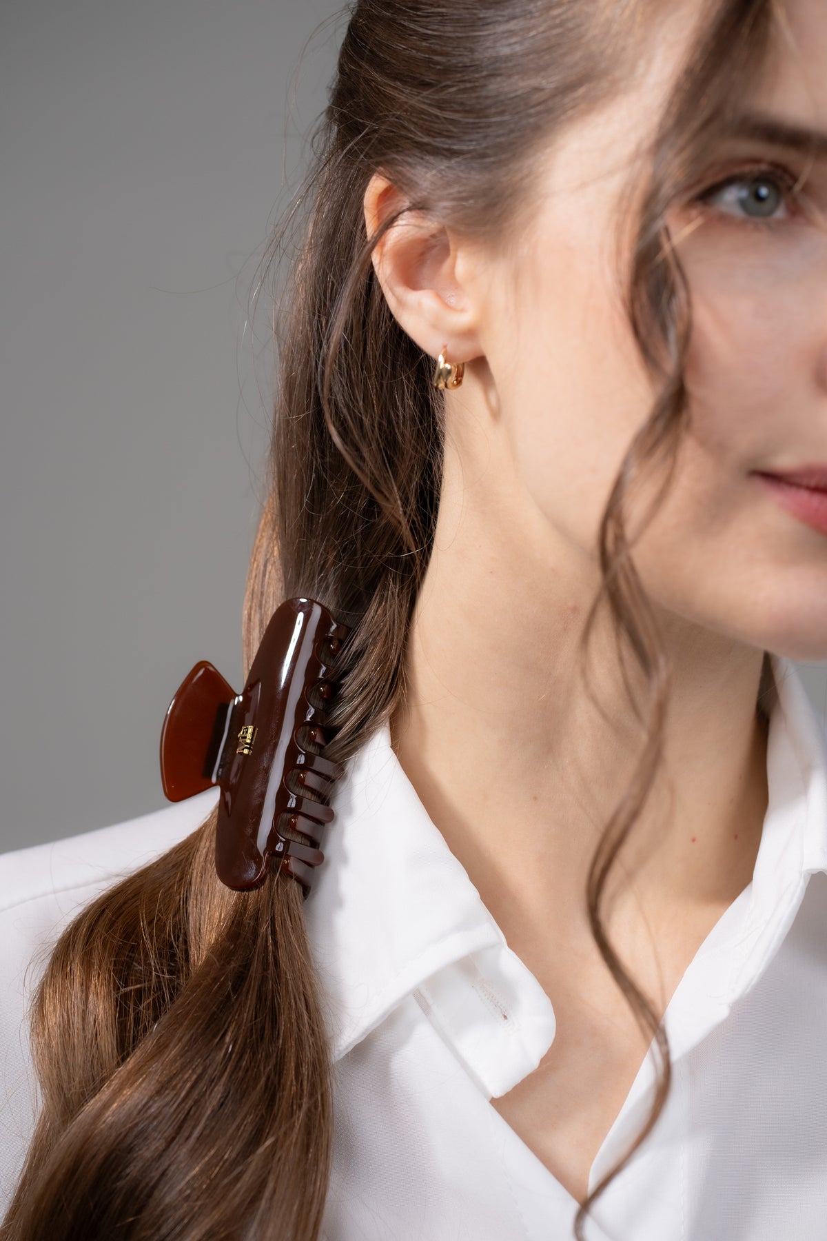 The Signature Claw - Emblem Edition, Petite Bordeaux Brown